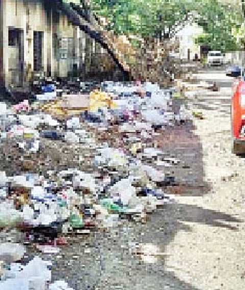 माणिकबागेतील नागरिक विविध समस्यांमुळे त्रस्त; महापालिका सहायक आयुक्तांना निवेदन