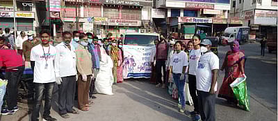 नर्हे गावात प्लॉगेथॉन 2022 उपक्रमाचे प्रसंगी कनिष्ठ अभियंता नकुसा ढोले, मुकादम सुहास चौरे व आरोग्य कर्मचारी.