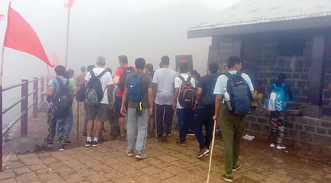 सिंहगड, राजगडावर पर्यटकांची उच्चांकी गर्दी