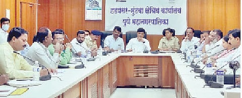वारकर्यांसाठी मोबाईल शौचालय उभारणार; पालख्यांच्या तयारीसाठी हडपसर क्षेत्रीय कार्यालयात बैठक