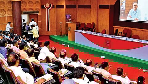 नांदेड : सर्वांगीण विकासामध्ये शैक्षणिक धोरण महत्त्वाचे : विकासचंद्र रस्तोगी