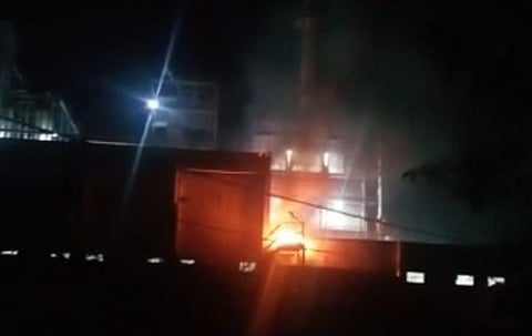 निंबुत-निरा गावच्या हद्दीवरील ज्युबिलंट कंपनीत लागलेली आग.