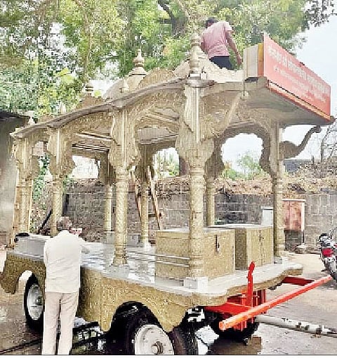 संत सोपानकाका महाराजांच्या पालखी, रथाला झळाळी