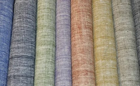 पिंपरी : खादीवर ‘संक्रांत’, निवडणुका येऊन ठेपल्याने खादीची विक्री वाढेल, असा अंदाज