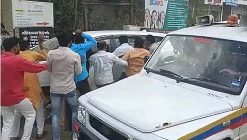 Pankaja Munde v/s BJP : बीडमध्ये पंकजा मुंडे समर्थकांनी प्रवीण दरेकर यांचा ताफा रोखला