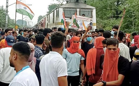 ‘अग्निपथ’ला विरोध सुरुच, बिहारमध्ये रेल्वे सेवा ठप्प