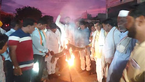 परभणी : ‘रिलायन्स कंपनी गो बॅक’ चा नारा देत पीक विम्यासाठी भाजपचे आंदोलन