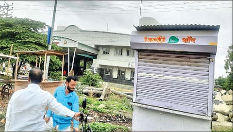 सोलापूर : तुळजापूर बसस्थानकाला अतिक्रमणाचा विळखा