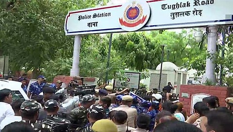 राहुल गांधी यांची ‘ईडी’ चाैकशी सुरु, सुरजेवालांसह काँग्रेसचे अनेक नेते ताब्यात