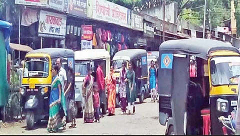 सातारा : बेशिस्त व मनमानी पार्किंगमुळे अपघाताचा धोका वाढला