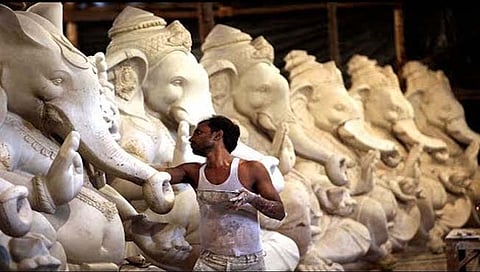 पीओपी मूर्ती