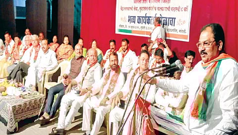 सांगली ः येथे रविवारी झालेल्या भाजप कार्यकर्ता मेळाव्यात प्रदेश उपाध्यक्ष सुरेश हाळवणकर यांनी मार्गदर्शन केले. (छाया ः सचिन सुतार)