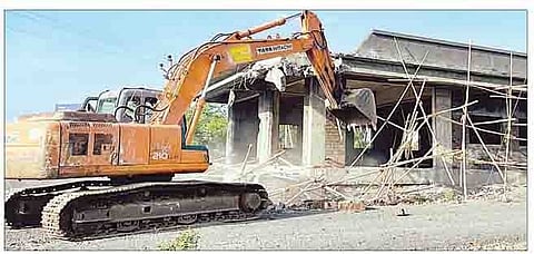 अनधिकृत बांधकामांवर कारवाई; शिक्रापूर, रांजणगावातील बांधकाम पाडले