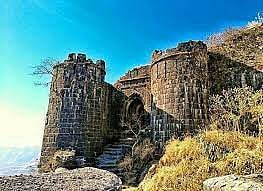 महाराजांच्या घोषणांनी सिंहगड झाला ‘शिव’मय; विश्व हिंदू परिषदेतर्फे आयोजन