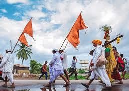 कोरोनाचे संकट जाऊ दे; दोन वर्षांनंतर देहूत दाखल झालेल्या वारकर्यांचे साकडे