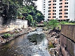 आंबिल ओढा प्रवाहाचे सरळीकरण ‘जैसे थे’च