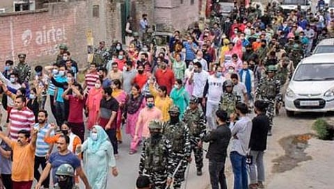 मोठी बातमी : हिंदूंच्या हत्यांनंतर काश्मीरमधून पंडित, हिंदूंचे स्थलांतर सुरू