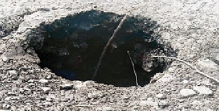 …अबब रहदारीच्या नव्या पुलाला भगदाड!