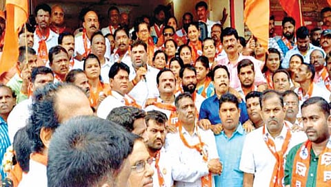 नारायण राणेंनी स्वतःच्या भविष्याची काळजी करावी : आ. वैभव नाईक