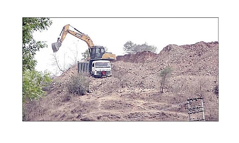 कोतूळ पुलाच्या भरावासाठी अवैध उत्खनन; ठेकेदाराला नोटीस बजावण्याचे आदेश