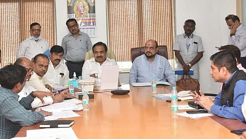 जत : तालुक्यातील जत शहरासह २९ गावातील पिण्याच्या पाणी प्रश्नासंदर्भात मुंबई मंत्रालयात बैठक पार पडली.