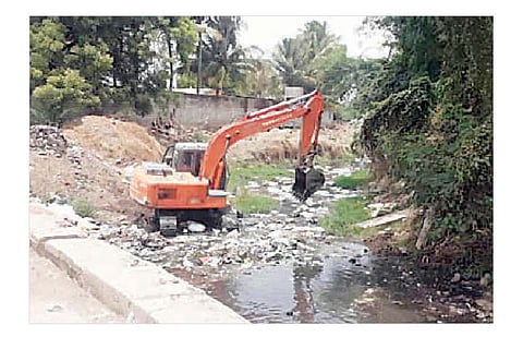 नगर शहरामध्ये नालेसफाई जोरात