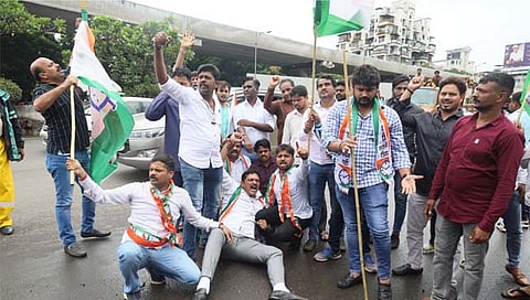 ठाणे : ‘अग्निपथ’ योजनेविरोधात राष्ट्रवादी युवक काँग्रेसने महामार्ग रोखला