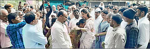 कुटुंबाला न्याय मिळवून देणार : मुंडे