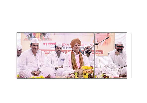 श्रीरामपूर : भाविकांना उपदेश करताना महंत भास्करगिरी महाराज.