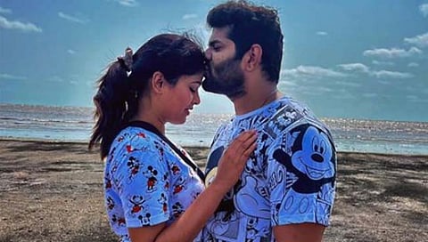 अक्षया आणि हार्दिक यांनी रोमॅँटिक फोटो केला व्हायरल