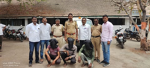 मसाला व्यापाऱ्यास कोयत्याने मारहाण करणारे तिघेही जेरबंद