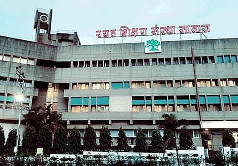 रयत शिक्षण संस्थेतील बहुचर्चित ऑनलाईन बदल्यांना स्थगिती