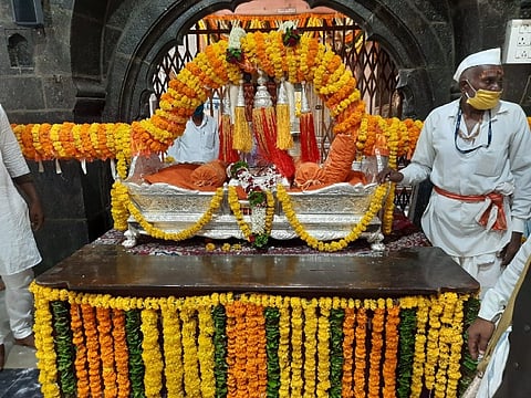 पंढरीची वारी आहे माझे घरी…