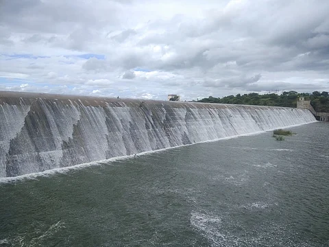 सीना धरणात 30 टक्के उपयुक्त पाणीसाठा, शेतकरी चिंतामुक्त
