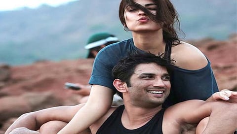 सुशांत सिंह राजपूत स्मृतीदिन : रिया चक्रवर्तीने शेअर केला सुशांतसाेबतचा रोमँटिक फोटो