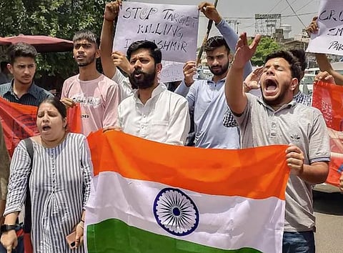 Target Killing In Kashmir : 177 काश्मिरी पंडित शिक्षकांच्या सुरक्षित ठिकाणी बदल्या