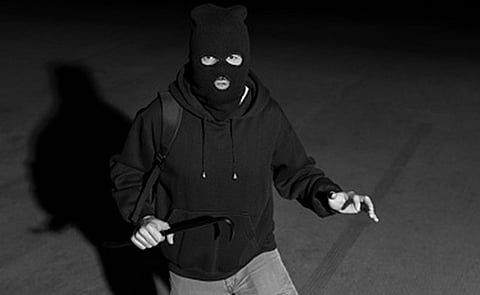 Thieves steal cash from Sufi shrine in Pulwama district.