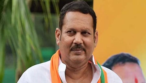 नौदलाचा नवा झेंडा