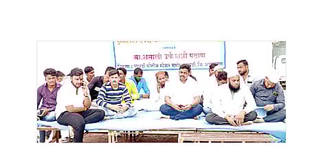 अवैध धंद्यांविरोधात पोलिस ठाण्यात उपोषण