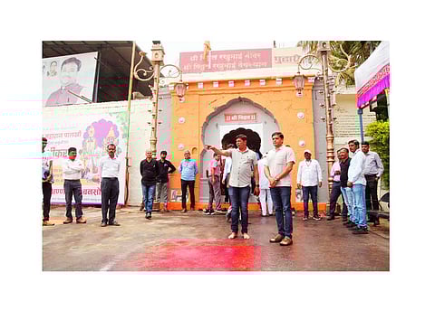 आकुर्डीतील विठ्ठल मंदिर परिसरातील तयारीची पाहणी करताना महापालिका आयुक्त राजेश पाटील.