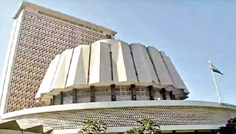 विधानपरिषदेचा आखाडा सुरू; मतदानाला सुरुवात