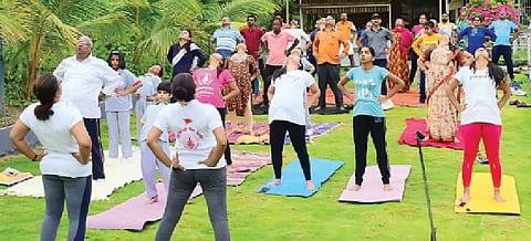 भोसरीत योग, सूर्यनमस्काराचे सादरीकरण