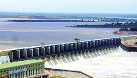 अलमट्टीतून २ लाख २५ हजार विसर्ग सुरूच : कृष्णा, पंचगंगेच्या पातळीत घट