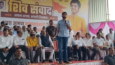 Aditya Thackeray : राज्यात गद्दारांचे सरकार,…लवकरच कोसळणार ; मनमाड येथील मेळाव्यात आदित्य ठाकरेंचे टीकेचे बाण