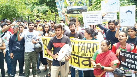 नवीन सरकारचं करायचं काय; खाली डोकं वरती पाय; ‘आरे’ विरोधात पर्यावरणप्रेमी आक्रमक