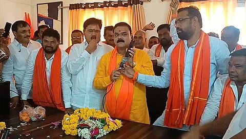 शिवसेना पुन्हा नव्या जोमाने उभी राहणार, उद्धव ठाकरेंचा हिंगोलीतील शिवसैनिकांशी संवाद