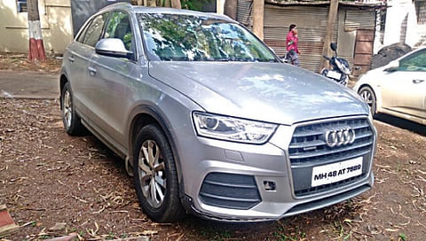 सातपूर : पोलिसांनी औरंगाबाद येथून हस्तगत केलेले शेअर्स मार्केट व्यावसायिकाचे अपहरण करून पळवलेले ऑडी वाहन.