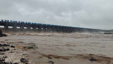 जळगाव : पावसाचा जोर कायम; हतनूर धरणाचे ४१ दरवाजे उघडले