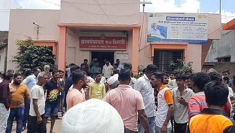 कोल्हापूर : शिरटी येथील ग्रामपंचायतीच्या सभेत जोरदार खडाजंगी; समर्थकांची हमरीतुमरी