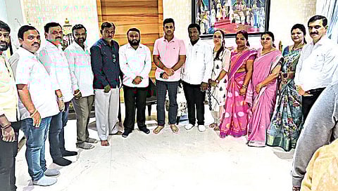 जळगाव मनपातील 6 नगरसेवक शिंदे गटात